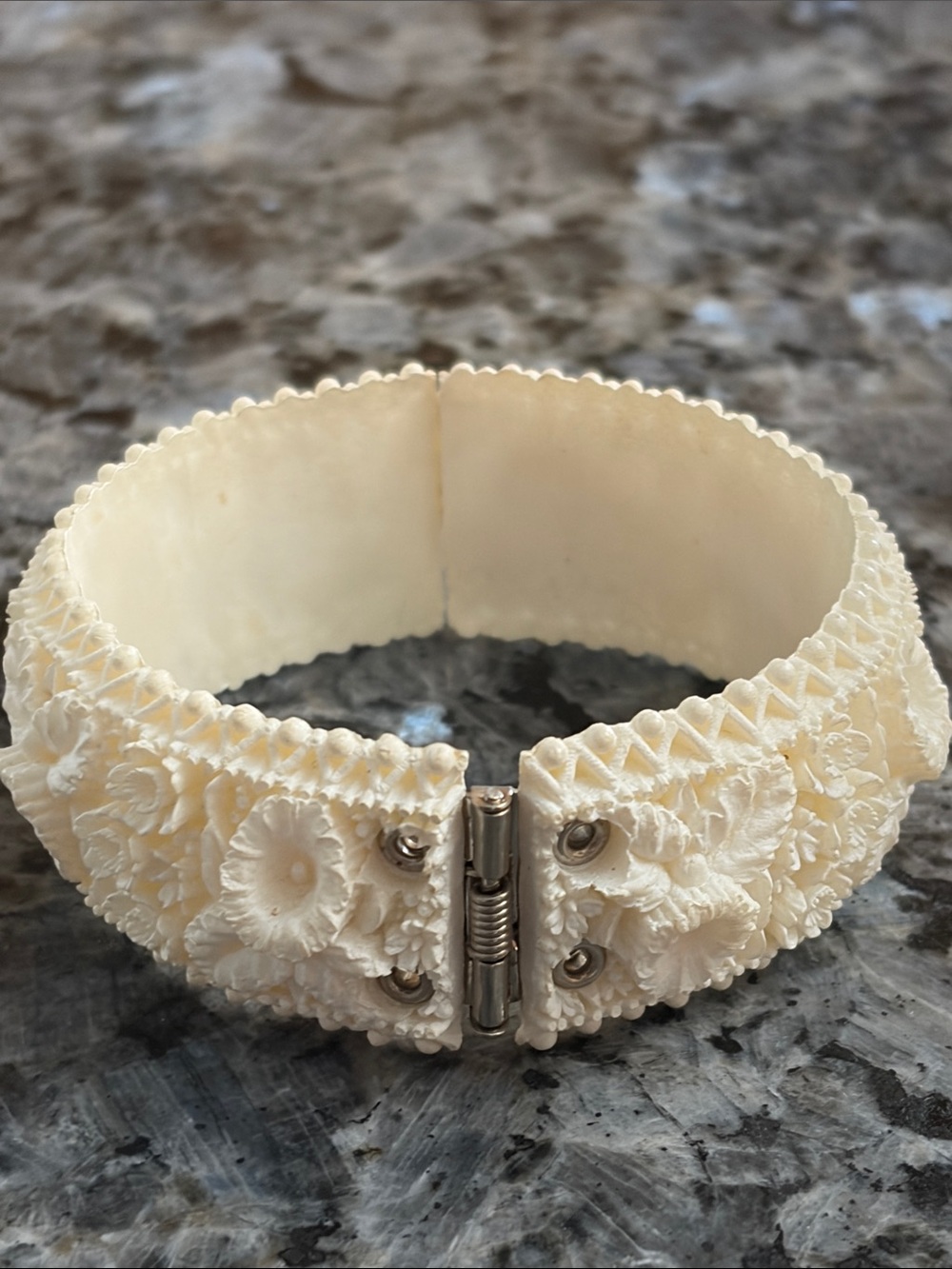 Vintage Molded Celluloid Resin Floral Bangle Clamper Bangle Bracelet - Picture 4 of 7